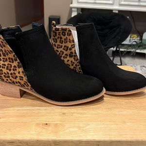Brand New booties, no box.   Womens size 10 faux suede black & cheetah